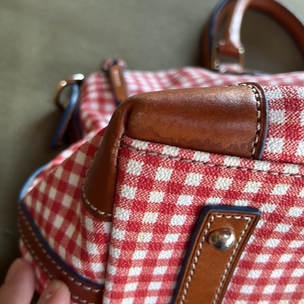 Leather purse, this bad holds so much! I love this bag - ready for a new one! - Picture 9 of 10
